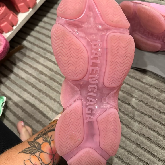 Balenciaga Triple S sneakers in pink - Picture 3 of 11